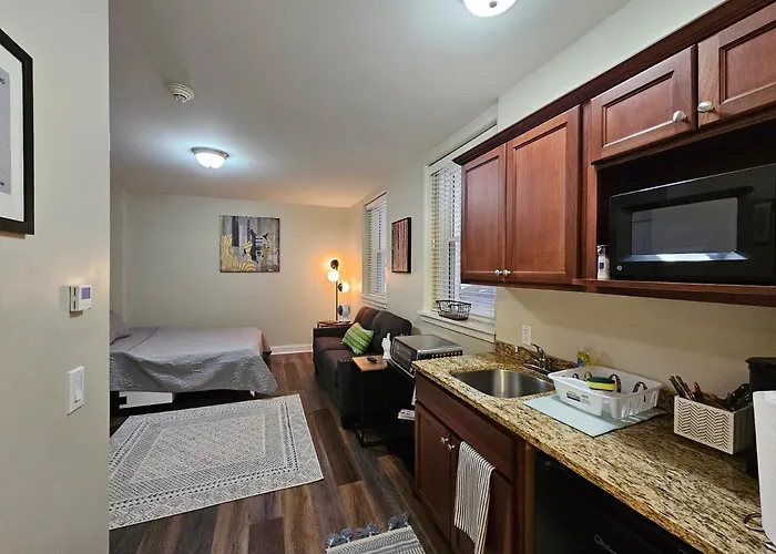 Fabulous At The Historic Inman Apartment Champaign